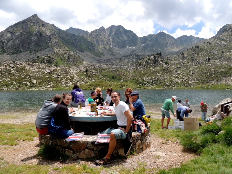 slavnost a spousta jídla ve výšce cca 2200 m.n.m..:-) 