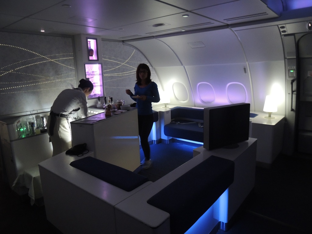 Bar v zadní části Airbusu A 380.